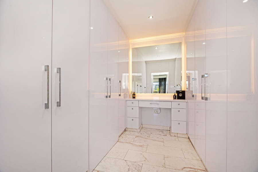 8 Bedroom Property for Sale in Plattekloof Western Cape